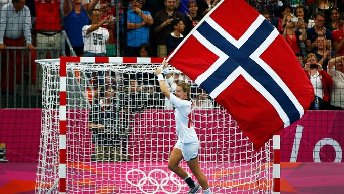 Norská radost a oslavné kolečko s vlajkou