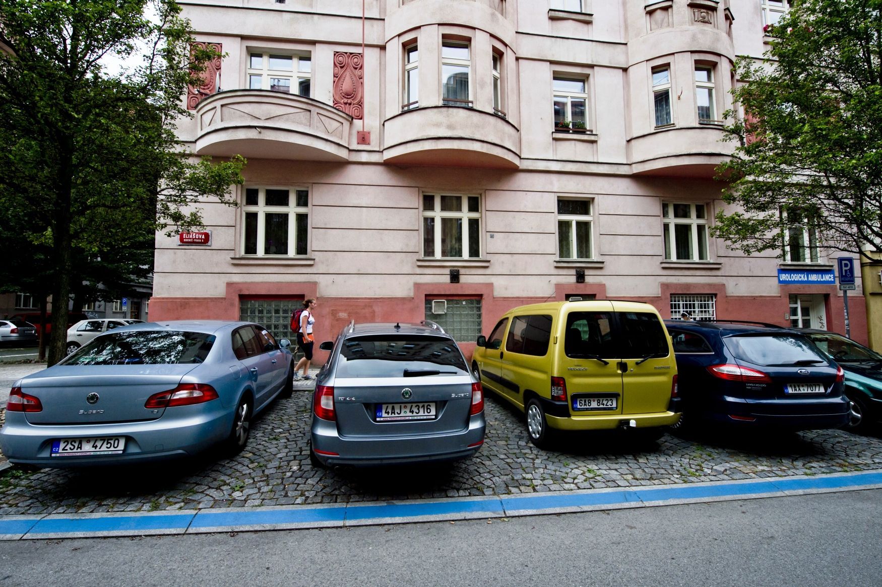 Parkování v Praze - modrý pruh