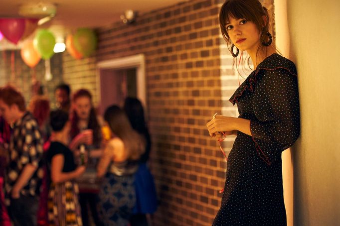 Daisy Edgar-Jonesová jako Marianne.