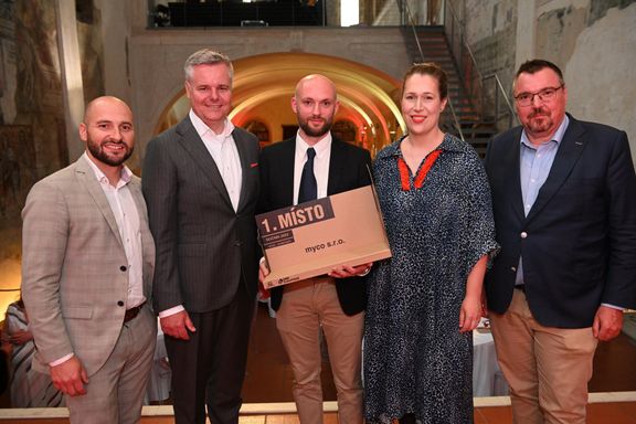 Vítěz startupové kategorie David Šohaj Minařík z myco uprostřed, zleva Filip Krůta (CzechInvest), vedle něj Roman Juráš (CEO GČP), zprava Miroslav Singer a Helena Továrko