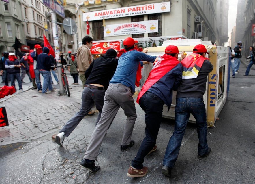 Výroční zasedání Mezinárodního měnového fondu (MMF) a Světové banky v Istanbulu - protesty