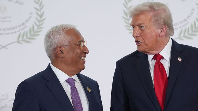 Předseda Evropské rady António Costa a prezident USA Donald Trump a na summitu světových lídrů o ukončení války v Gaze v egyptském Šarm aš-Šajchu.