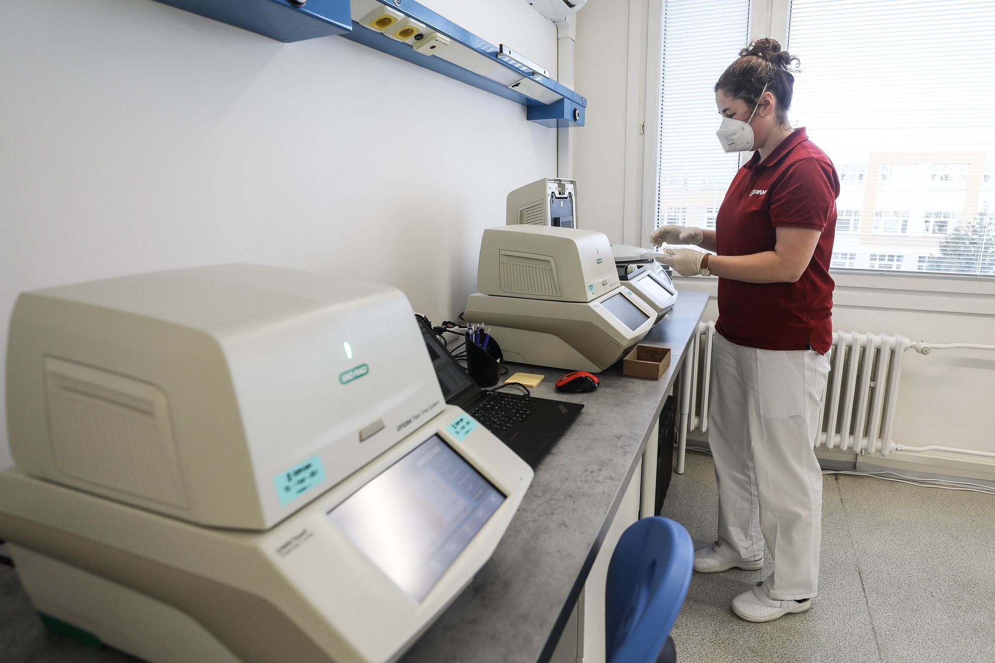 Výrobce PCR testů Diana Biotechnologies, laboratoř, koronavirus, nemoc, testování, laborant