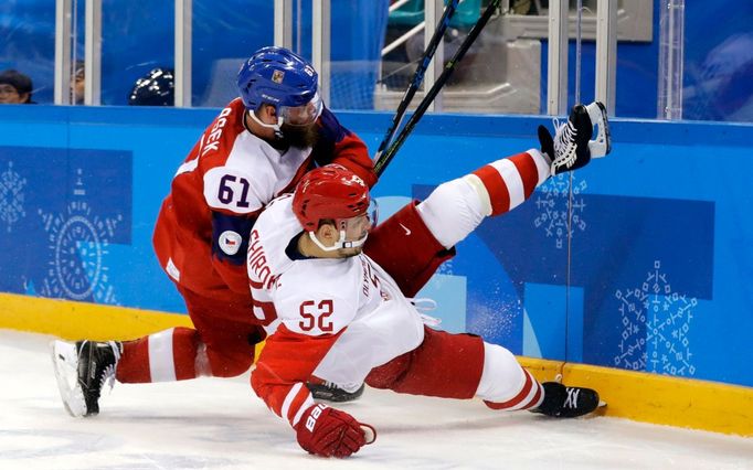 Adam Polášek a Sergej Širokov (52) v semifinále Česko - Rusko na ZOH 2018