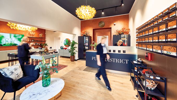 Kamenná prodejna PURE DISTRICT, Budečská 2, Praha 2, otevřeno PO až PÁ 9.00 – 18.30 hodin