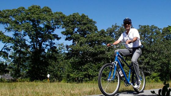 Prázdniny politků 2010: Obama na kole, Putin projel Harleye