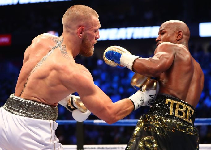 Fotografie ze zápasu Floyd Mayweather vs. Conor McGregor.