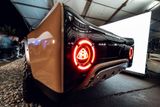 Loga automobilky Maybach ve světlometech, to je něco, co by se mohlo v budoucnu objevit i na sériových autech.