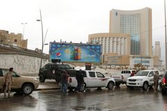 Ozbrojenci při útoku na hotel v Tripolisu zabili devět lidí