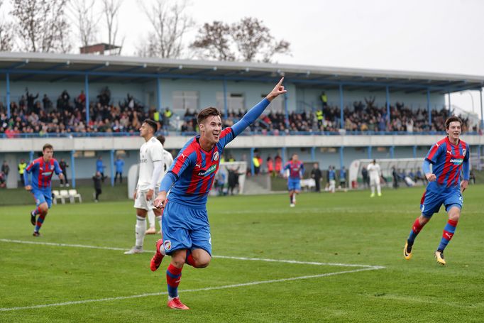 fotbal, Youth League 2018/2019, Viktoria Plzeň - Real Madrid, Tomáš Arzberger slaví gól