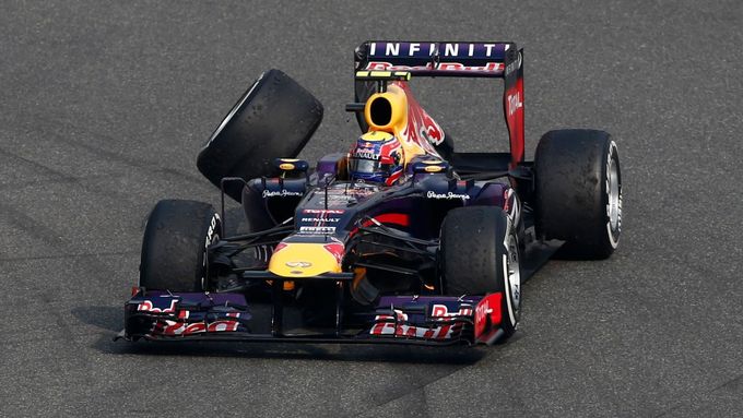 Mark Webber přišel na trati Velké ceny Číny o zadní kolo.