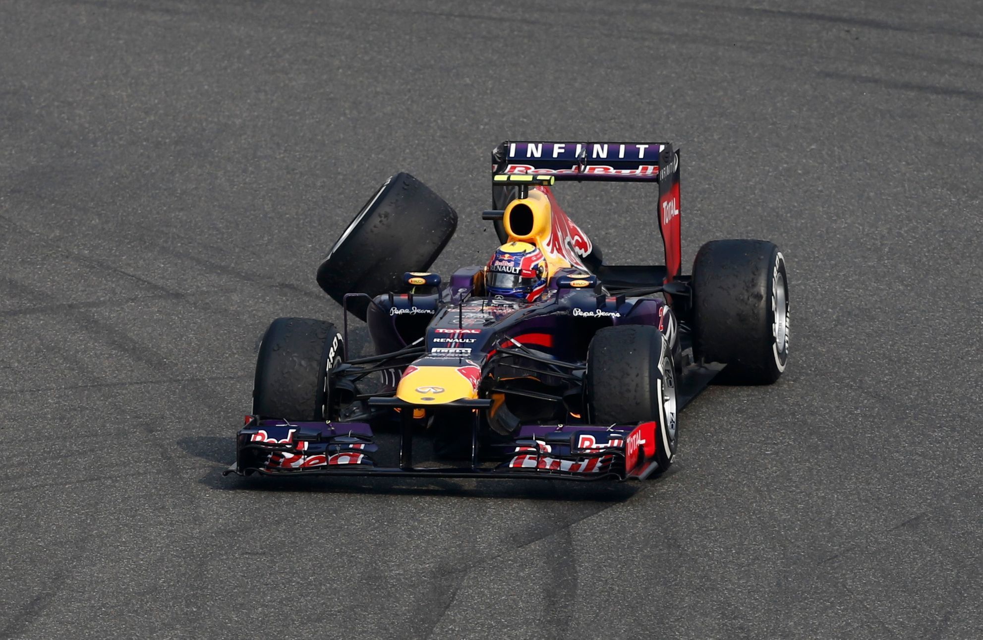 Formule 1, VC Číny: Mark Webber (Red Bull) ztrácí kolo