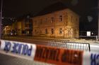 Hasiči ve Zlíně demolují střechu a patro bortícího se domu, práce budou probíhat celou noc