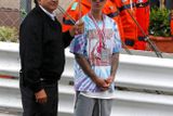 To však platí jen v případě, že svítí slunce. Včera v Monaku lilo jako z konve, takže ani miláček teenagerek Justin Bieber neodmítl deštník.
