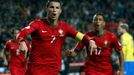 Ronaldo slaví gól, kterým rozhodl barážové utkání Portugalska proti Švédsku