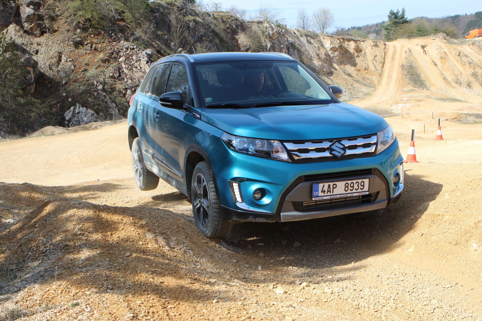 Suzuki Vitara - zdvižené kolo