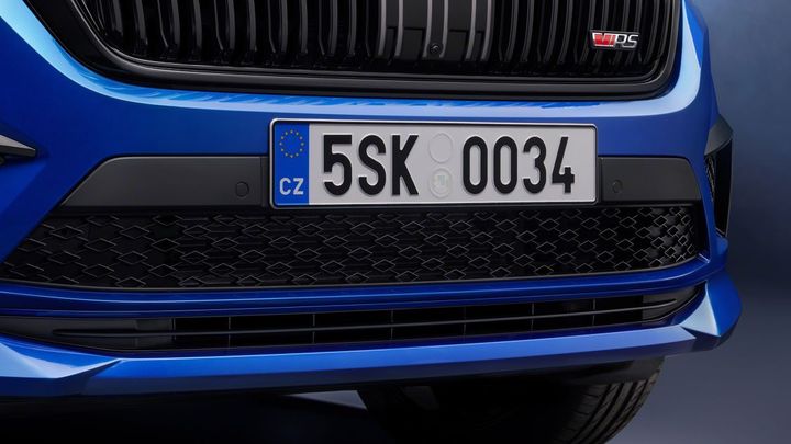 Nejstarším registračním značkám je skoro 130 let. V Česku se několikrát měnily; Zdroj foto: Škoda Auto