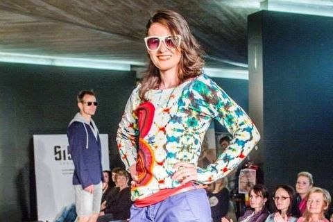 Veronika Vítková na módní přehlídce ve Vrchlabí