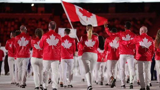 Kanadská výprava při slavnostním zahájení olympiády v Tokiu 2020