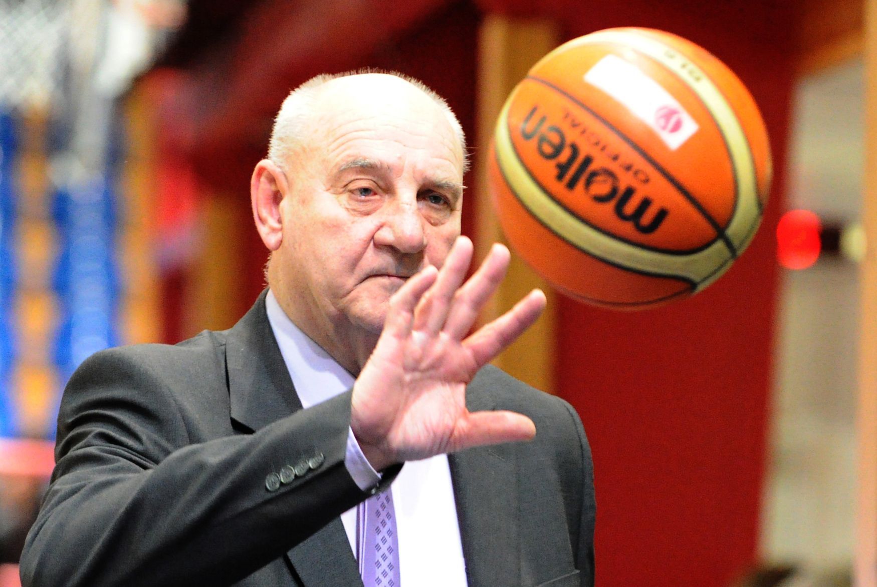 Basketbalový trenér Jan Bobrovský.