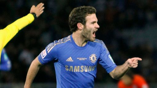 Juan Mata se raduje z branky, kterou v 17. minutě odstartoval brankostroj Chelsea.