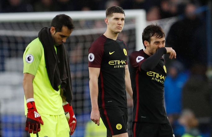 Smutní Claudio Bravo, John Stones a David Silva