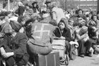 První transport "organizovaného odsunu" Němců opustil Československo před 75 lety