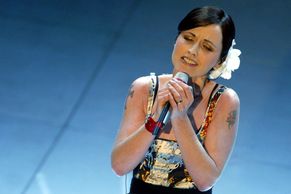 Smrt zpěvačky The Cranberries byla nehoda, utopila se ve vaně po otravě alkoholem