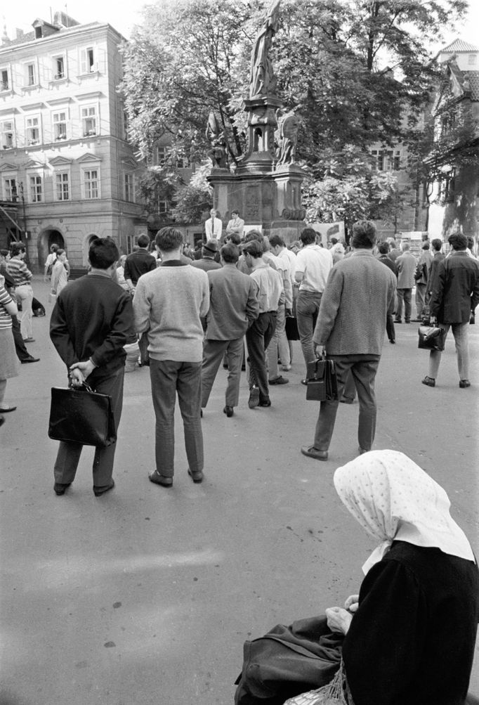 "Hyde park" na Matlézském náměstí na Malé Straně.