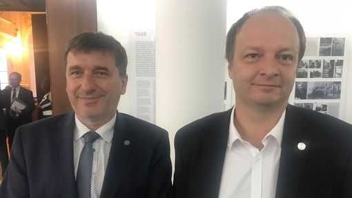 Předkladatelé žaloby senátoři Tomáš Goláň a Václav Láska