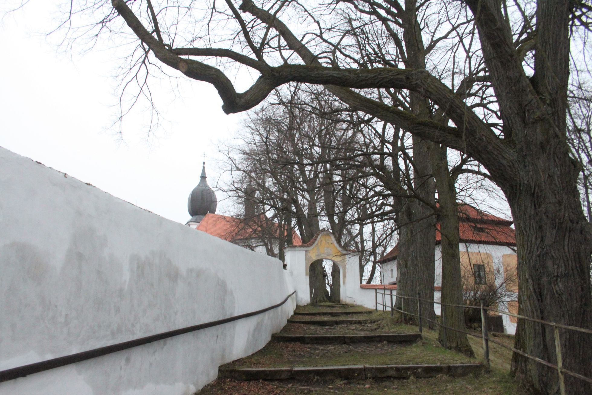 Kostel Povýšení sv. Kříže ve Starém Rožmitále