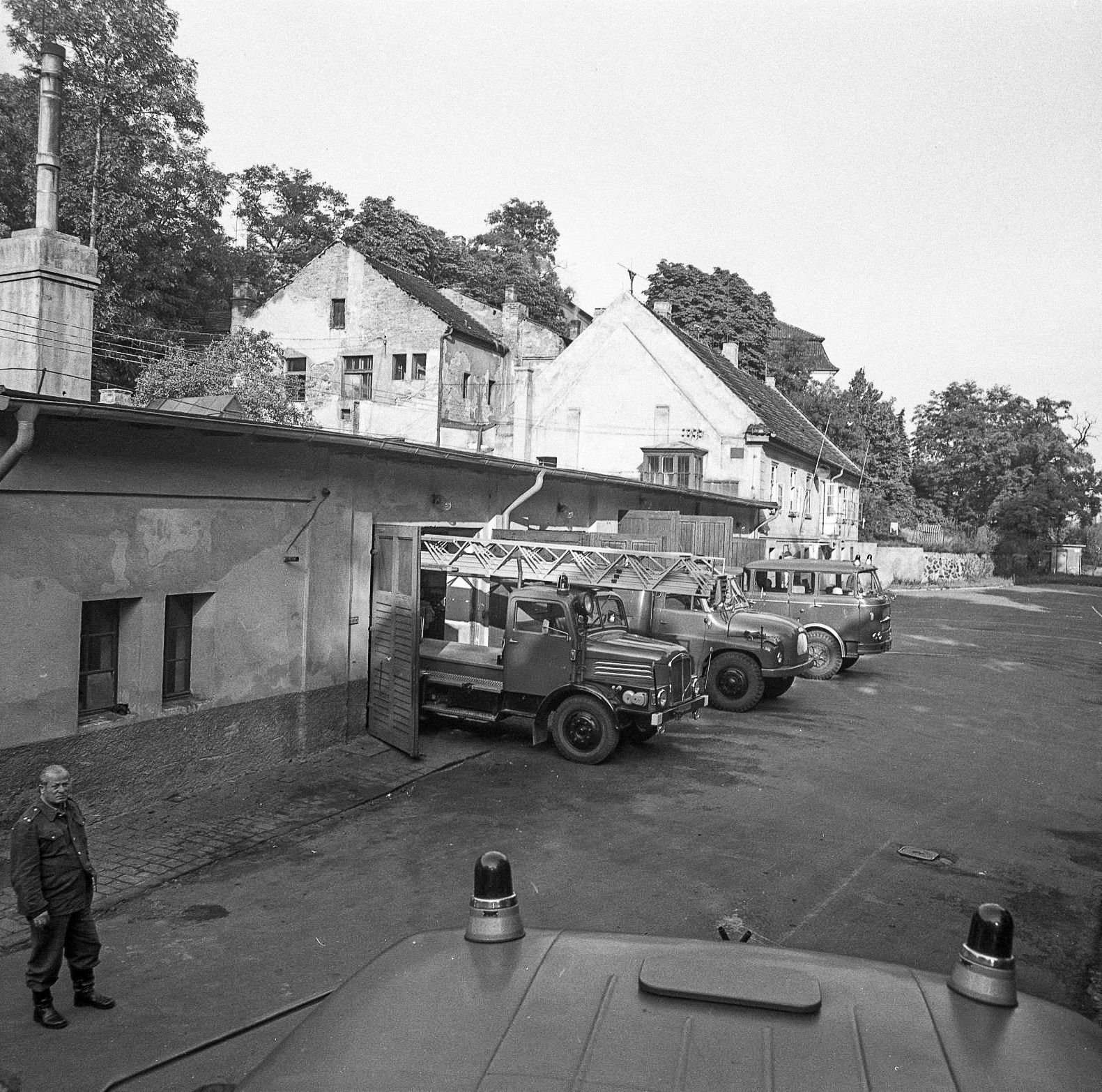 Fotogalerie / Historie / Stříkačka / Před 110 lety obdržel pražský hasičský sbor první automobilovou stříkačku