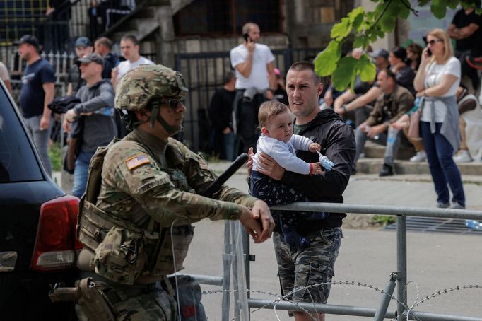 Na severu Kosova pokračovaly protesty Srbů proti novým albánským starostům