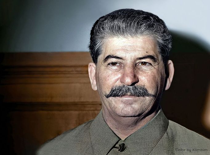 Josif Stalin na nedatovaném snímku. Kolorovaná fotografie