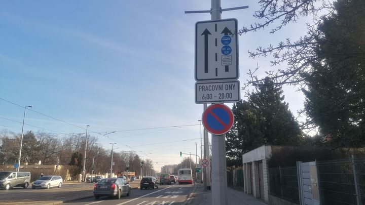 Komentář: Velký boj o buspruhy skončil prohrou řidičů. Moc se toho však nezmění; Zdroj foto: Eva Srpová