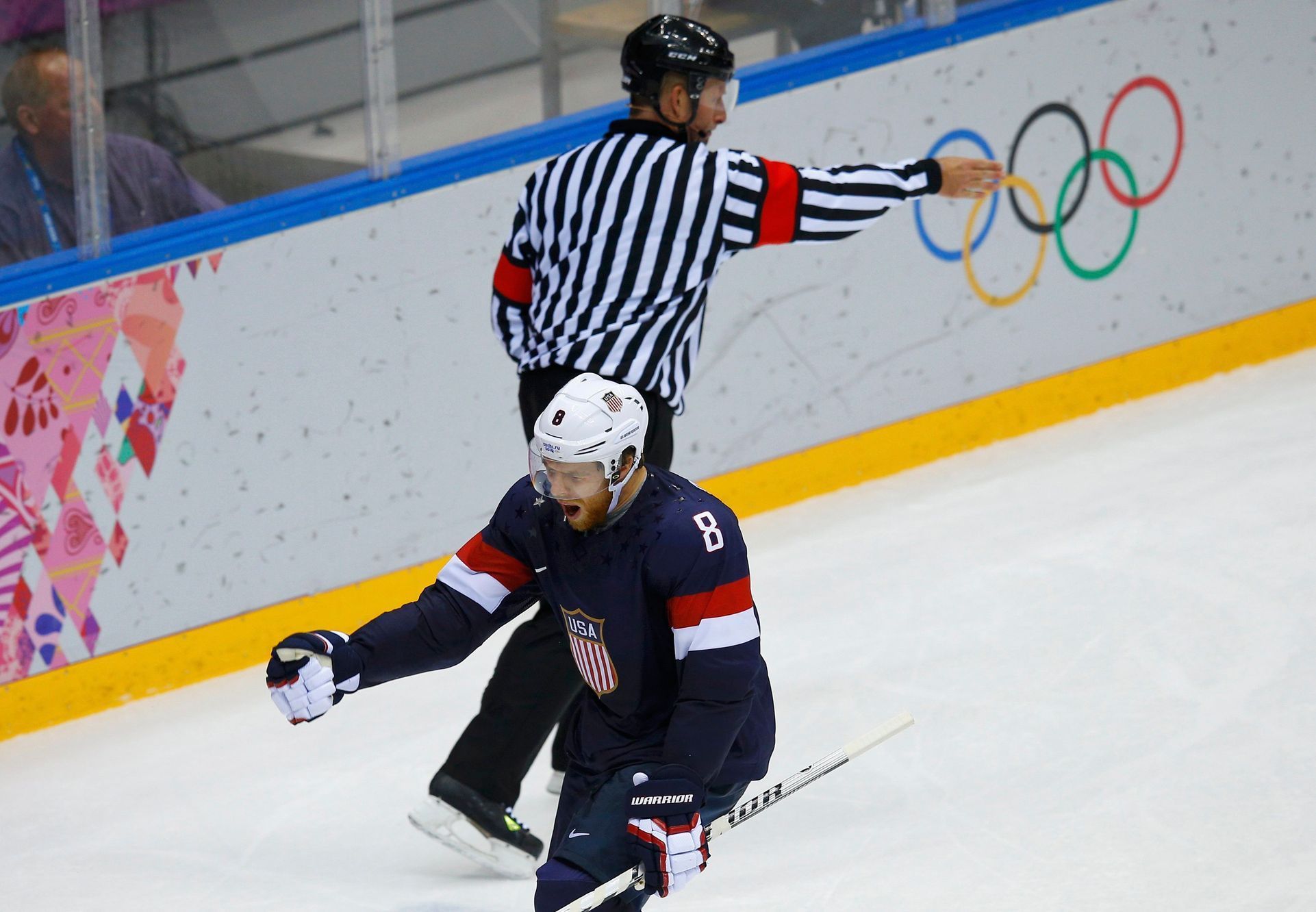 Rusko - USA: Joe Pavelski slaví gól na 2:1