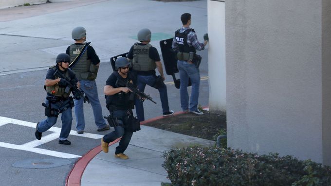 Zásah speciální jednotky v nemocnici v kalifornském San Diegu. Na střelce však nenarazila.