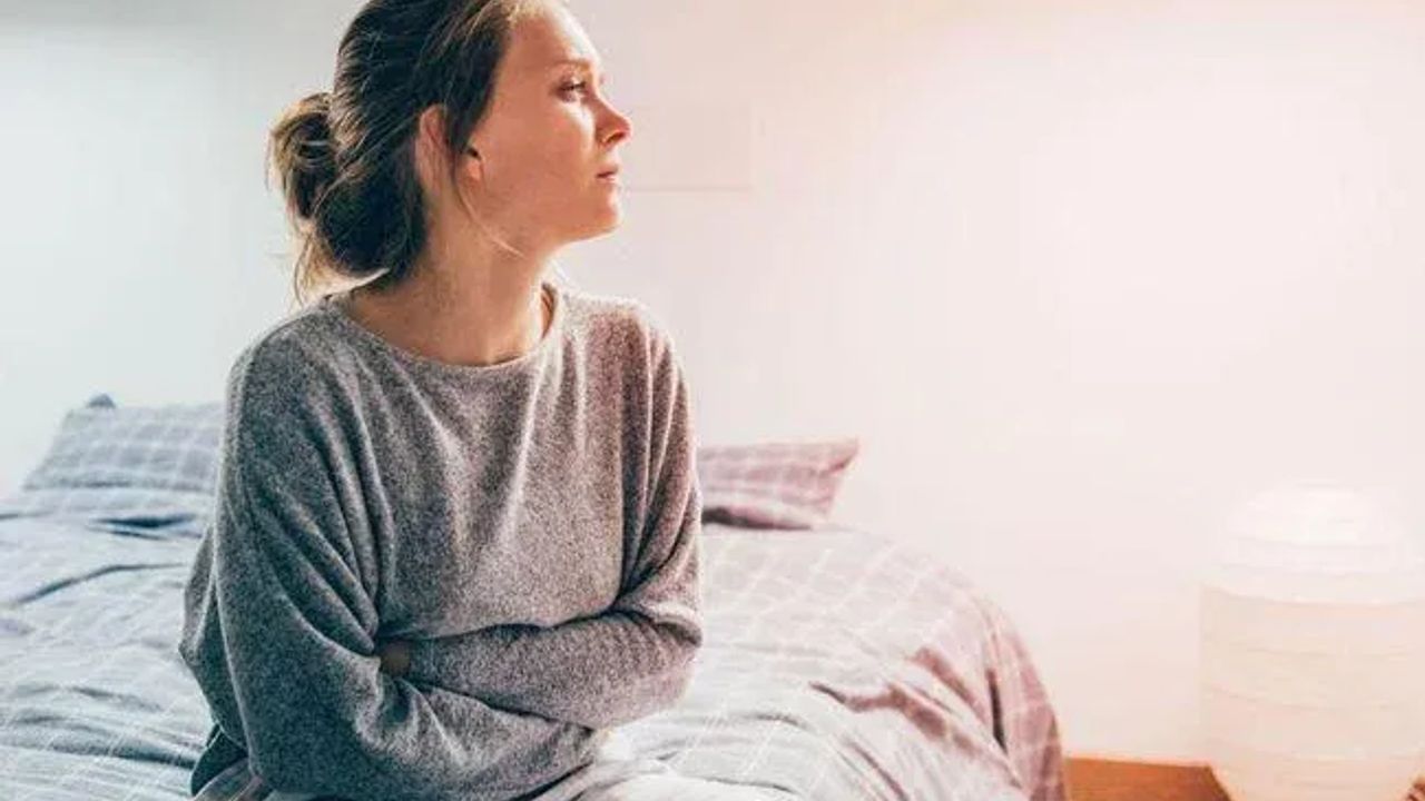 Tichá varování, která nelze přehlížet. Jak se projevuje rakovina vaječníků?