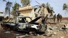 Malian soldiers walk past a destroyed vehicle, which according to Malian soldiers, belonged to Islamist rebels at the prefecture of the recently liberated town of Konna January 26, 2013. REUTERS/Eric Gaillard (MALI - Tags: CIVIL UNREST CONFLICT MILITARY) Published: Led. 26, 2013, 2:20 odp.