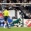 Petr Čech v utkání Ligy mistrů mezi Juventusem a Chelsea