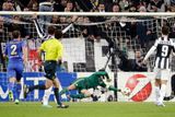 První gól dal ve 38. minutě tečí střely Pirla Quagliarella. Čech na změnu směru zareagoval příliš pozdě.