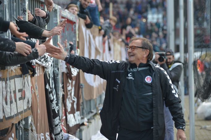 Ewald Lienen trenér FC St. Pauli (2016)