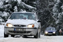 Řidiči pozor, dopravu v Česku komplikuje sníh i led