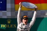 Nico Rosberg začal v Austrálii snovou sezonu Mercedesu jasným vítězstvím.