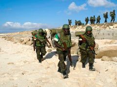 Více než 4000 mírových vojáků má nyní v Somálsku Africká unie, která podporuje somálskou vládu. Vlády členských zemí OSN dosud nepodpořily vznik mírové mise OSN v Somálsku.