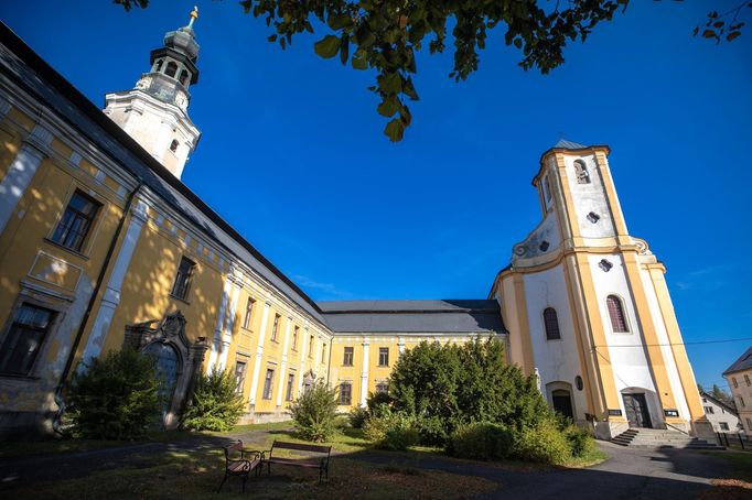 Vesnice Bílá Voda, kde se odehrává stejnojmenný román spisovatelky Kateřiny Tučkové.