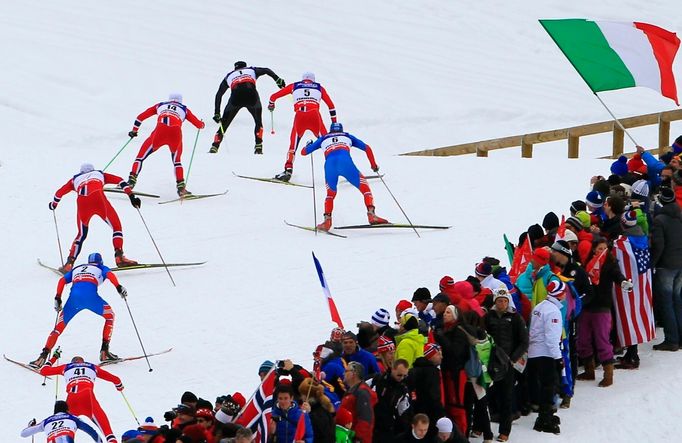 MS v klasickém lyžování 2013, skiatlon mužů: Dario Cologna (v černém) nastupuje