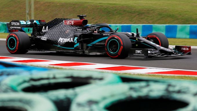 Lewis Hamilton v Mercedesu při kvalifikaci na GP Maďarska 2020