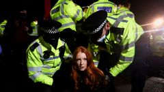 Sarah Everardová, vzpomínka, londýn, protest, policie, koronavirus