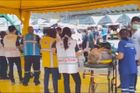 Dozvuky turbulencí. Dvacet pasažérů zůstává na jednotce intenzivní péče v Bangkoku